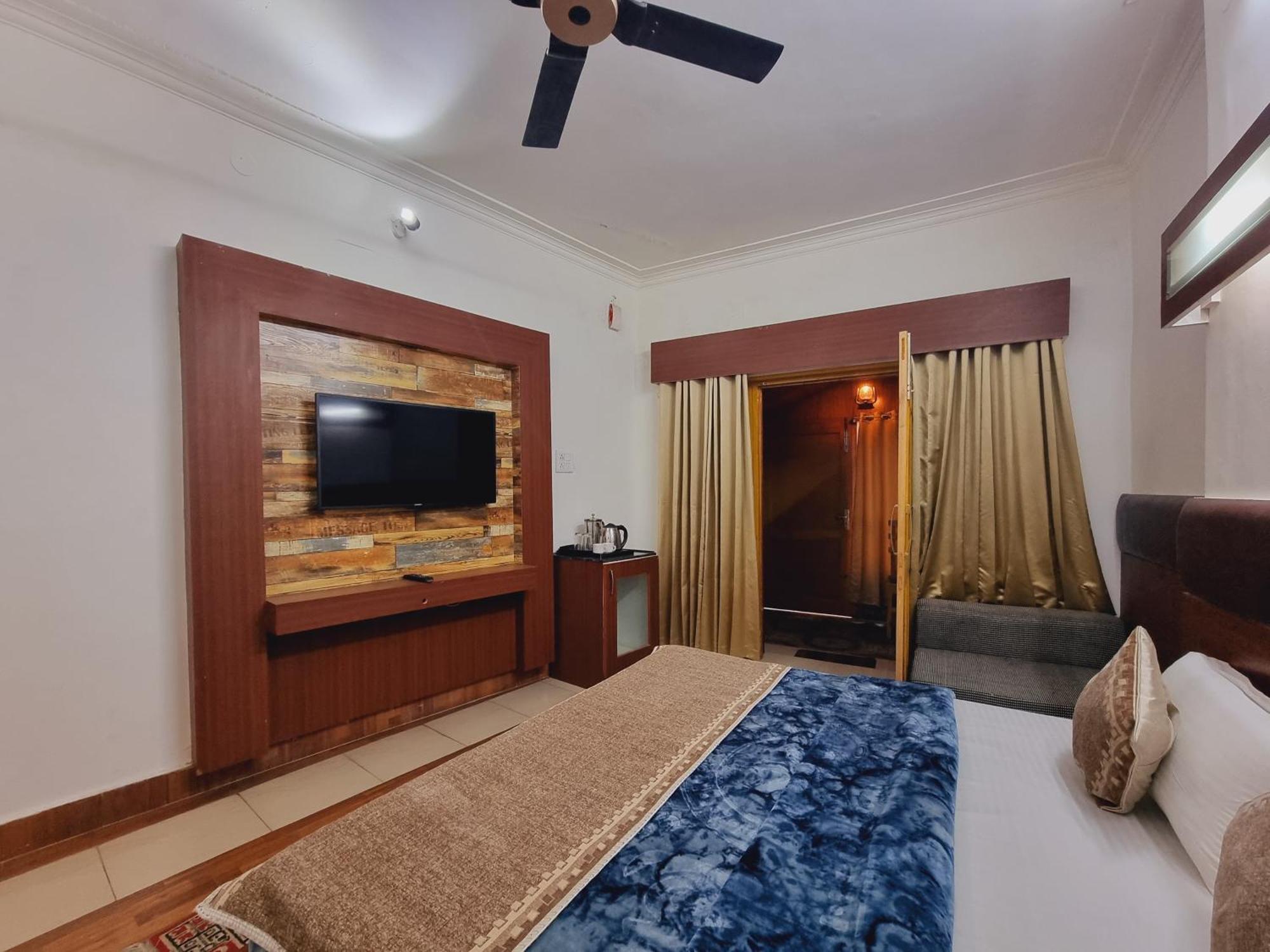 Wow Hotels Green View Далхаузи Экстерьер фото